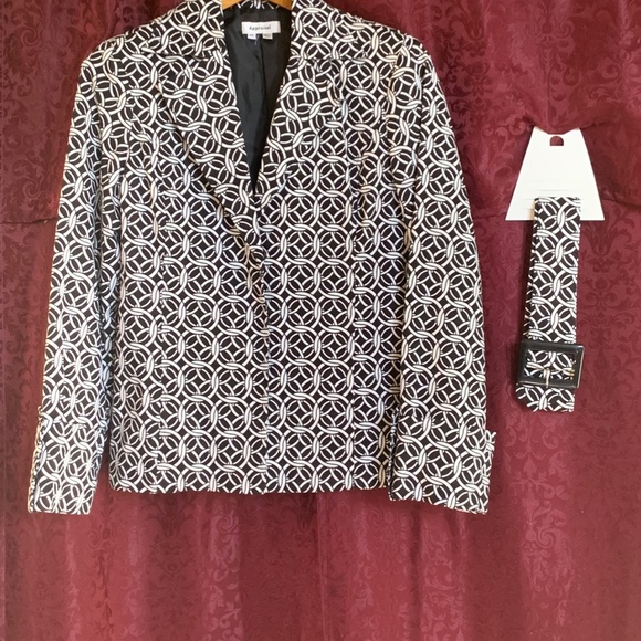 Appraisal Geometric Print Fitted Jacket with Belt - Black & White - Medium - Picture 14 of 15